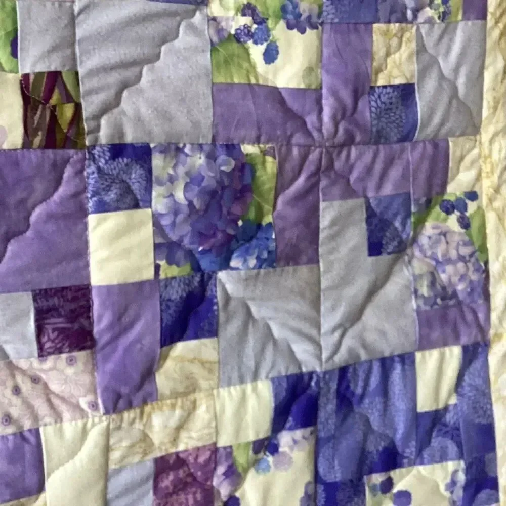 NWT Hand Crafted Gorgeous Shades of Purple, Cream and Gold Hydrangea Print Quilt
